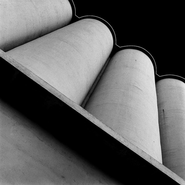 TIRAGE ORIGINAL 18X18 CM SIGNÉ, NUMÉROTÉ AVEC CERTIFICAT Montage sous Passe partout 30x40  Tirage original Fine Art signé - Digigraphie Édition d'Art originale limitée Exemplaire unique signé et numéroté sous la photographie Tamponné, signé et numéroté ég